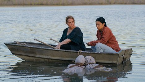 Adriana Barraza, Camila Mendes - Coyote Lake - Filmfotók