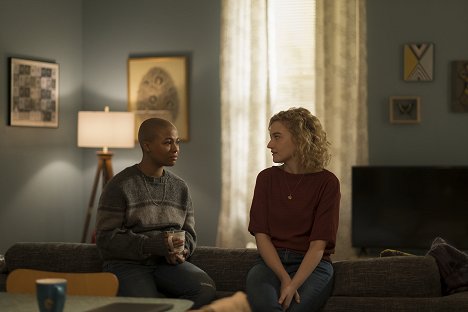 Myha'la, Julia Garner - Moderní láska - Tak vypadal jako táta. Byla to jen večeře, ne? - Z filmu