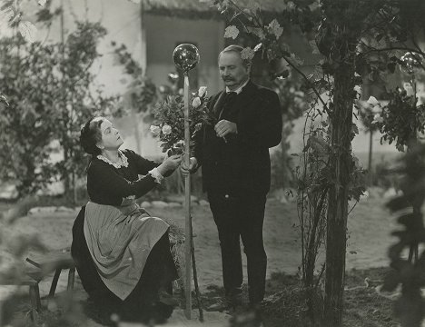 Lili Berky, József Kürthy - Süt a nap - Kuvat elokuvasta
