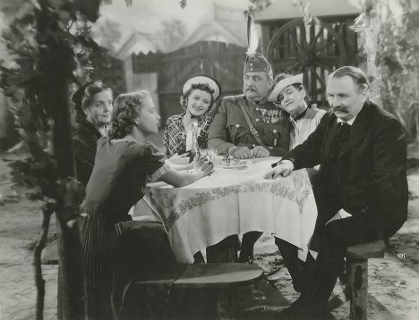 Lili Berky, Alice Nagy, Manyi Kiss, Béla Mihályffi, Lenke Egyed, József Kürthy - Süt a nap - Filmfotos