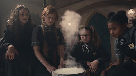 Elizabeth Dormer-Phillips, Tamara Smart - The Worst Witch - Gertrude the Great - Photos