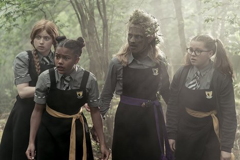 Tamara Smart, Jenny Richardson - Čarodějnice školou povinné - The Forbidden Tree - Z filmu