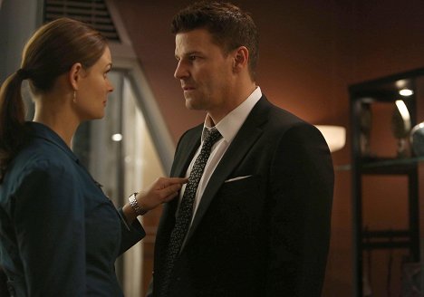 Emily Deschanel, David Boreanaz - Bones - Die Knochenjägerin - Pelants perfider Plan gegen das Happy-End - Filmfotos