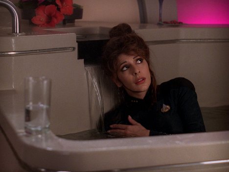 Marina Sirtis - Star Trek: The Next Generation - Genesis - Photos
