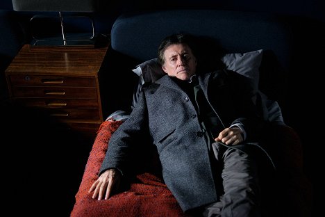 Gabriel Byrne - War of the Worlds - Episode 5 - Photos