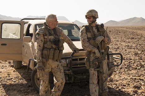 Paul Gross, Rossif Sutherland - Hyena Road - Z filmu