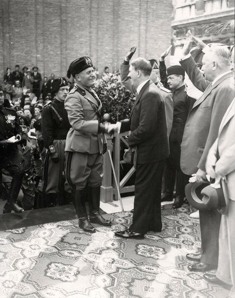 Benito Mussolini, Adolf Hitler - Az élet Hitler alatt - Filmfotók