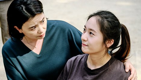 Hye-jin Jang, Krystal Jung - More Than Family - Filmfotos