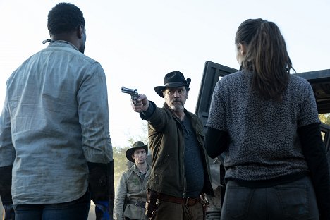 Noah Khyle - Fear the Walking Dead - Welcome to the Club - Photos