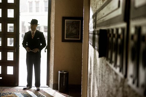 Milo Ventimiglia - Mob City - A Guy Walks Into a Bar - Z filmu