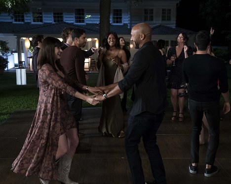 Paget Brewster, Adam Rodriguez, Aisha Tyler, Stephen Bishop - Criminal Minds - And in the End - Photos