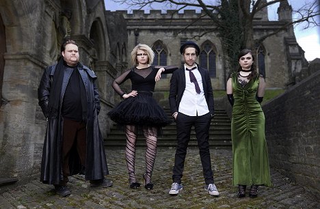 Danny Kirrane, Rose Reynolds, Dylan Edwards, Gwyneth Keyworth - Totálisan szétcsúszva - Sex Party - Promóció fotók