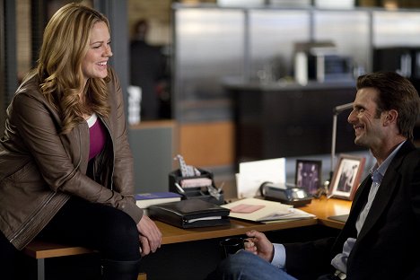 Mary McCormack, Frederick Weller - In Plain Sight - All's Well That Ends - Photos