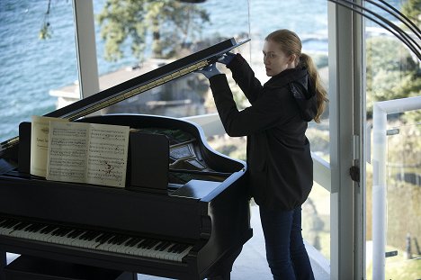 Mireille Enos - Jälkiä jättämättä - Blood in the Water - Kuvat elokuvasta