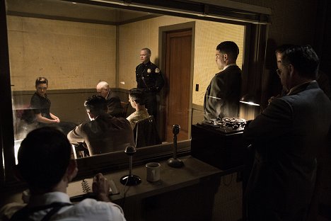 Alexa Davalos, Neal McDonough, Jon Bernthal - Mob City - Red Light - Z filmu