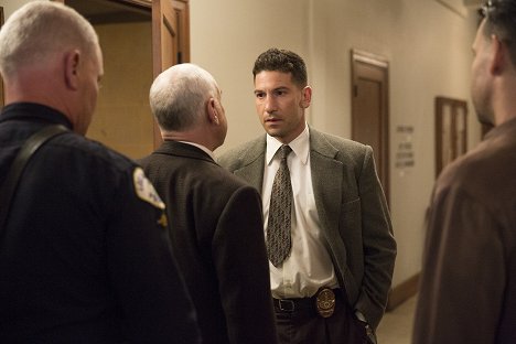 Jon Bernthal - Mob City - Red Light - Do filme