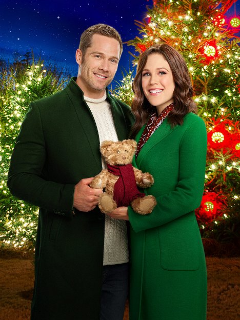 Luke Macfarlane, Erin Krakow - Rendezvous mit einem Schneemann - Werbefoto