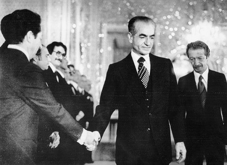 Mohammad Reza Pahlavi - A Droite sur la Photo - Film