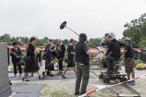 Fanny Krausz, Helena Schönfelder, Carin C. Tietze - Svadobná štrúdľa a slivkové šťastie - Z nakrúcania