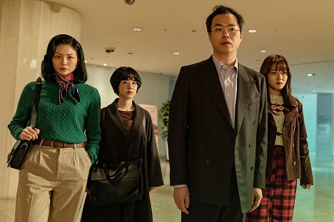 Esom, Hye-soo Park, Hyunjin Bek, Ah-seong Ko - Samjingeurup yeongeotoikban - De la película