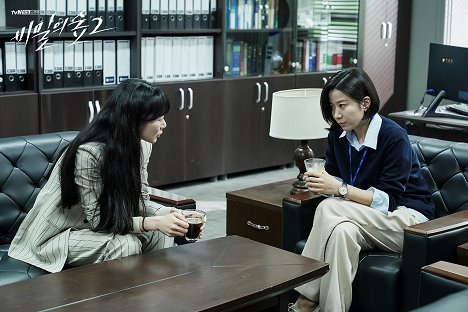 Doo-na Bae, Hye-jin Jeon - Stranger - Season 2 - Cartes de lobby