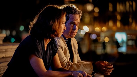 Sofie Gråbøl, Tom Hollander - Us - Z filmu