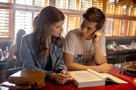 Kate Mara, Nick Robinson - A Teacher - Episode 1 - Do filme