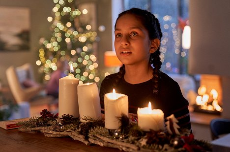 Isha Zainab Khan - Dragevokterens jul - Kuvat elokuvasta