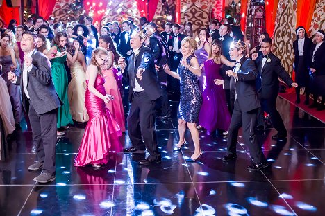 Jay R. Ferguson, Bebe Wood, Matt Shively, Martha Plimpton, Noah Galvin - The Real O'Neals - The Real Prom - Photos