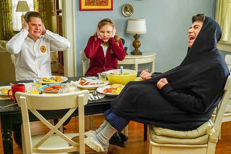 Matt Shively, Bebe Wood, Noah Galvin - The Real O'Neals - The Real Heartbreak - Photos