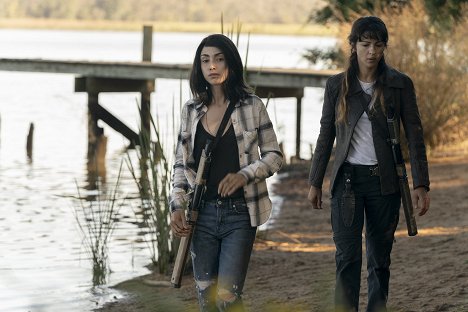 Alexa Mansour, Annet Mahendru - The Walking Dead: World Beyond - Madman Across the Water - Z filmu
