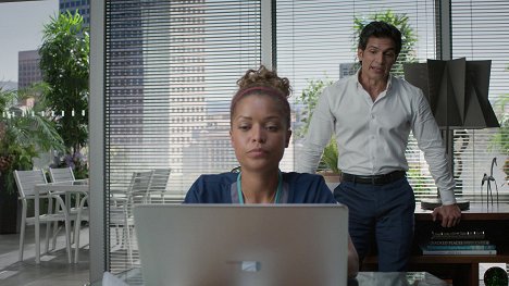 Antonia Thomas, Nicholas Gonzalez - The Good Doctor - Na pierwszej linii: część 2 - Z filmu