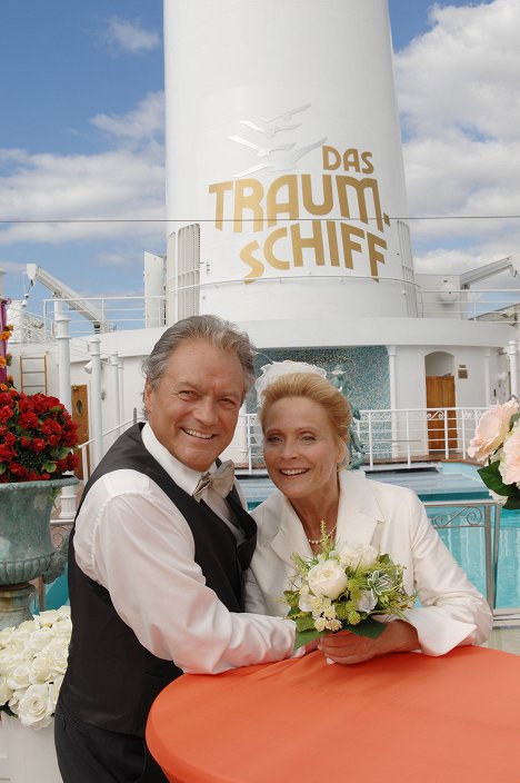 Hans-Jürgen Bäumler, Kerstin Gähte - Kreuzfahrt ins Glück - Hochzeitsreise nach Chile - Kuvat elokuvasta