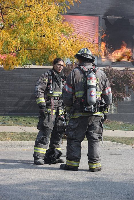 Miranda Ray Mayo - Chicago Fire - Erster Einsatz - Filmfotos