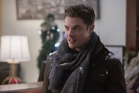 Josh Henderson - Time for Me to Come Home for Christmas - Filmfotos