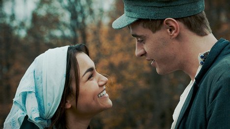 Samantha Barks, Max Irons - Bitter Harvest - Do filme