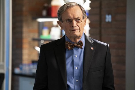 David McCallum - NCIS: Naval Criminal Investigative Service - Everything Starts Somewhere - Van film