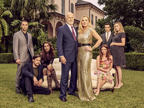 Benjamin Levy Aguilar, Mark L. Young, Melia Kreiling, Gerald McRaney, Kim Cattrall, Aubrey Dollar, Corey Cott, Olivia Macklin - Filthy Rich - Promoción