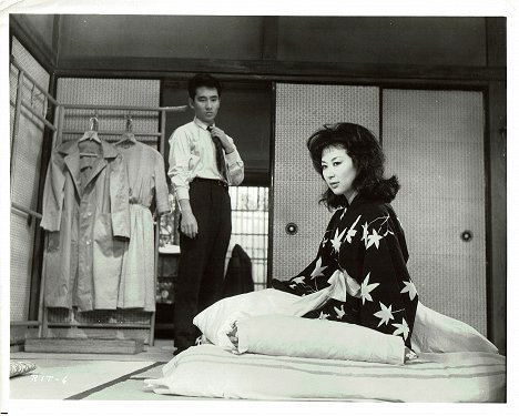 Eiji Okada, 岸惠子 - Rififi in Tokyo - Photos