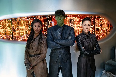 Sonequa Martin-Green, Ian Lake, Michelle Yeoh - Star Trek: Discovery - Scavengers - Van de set