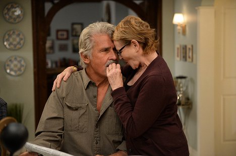 James Brolin, Dianne Wiest - Life in Pieces - Bite Flight Wing-Man Bonnie - Photos