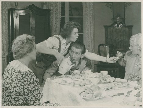 Stina Hedberg, Isa Quensel, Lauritz Falk, Marie-Louise Sorbon - Flickorna på Uppåkra - Filmfotos