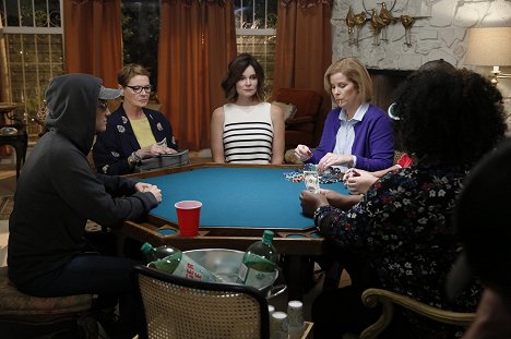 Dianne Wiest, Betsy Brandt, Marypat Farrell - Life in Pieces - Treasure Ride Poker Hearing - Photos