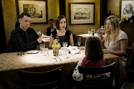 Colin Hanks, Zoe Lister Jones, Hunter King - Life in Pieces - Thirty-Five Teacher Escape Lottery - Photos