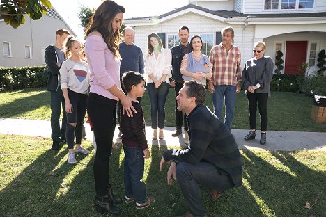 Angelique Cabral, Dan Bakkedahl, Betsy Brandt, Colin Hanks, Thomas Sadoski, Zoe Lister Jones, James Brolin, Dianne Wiest