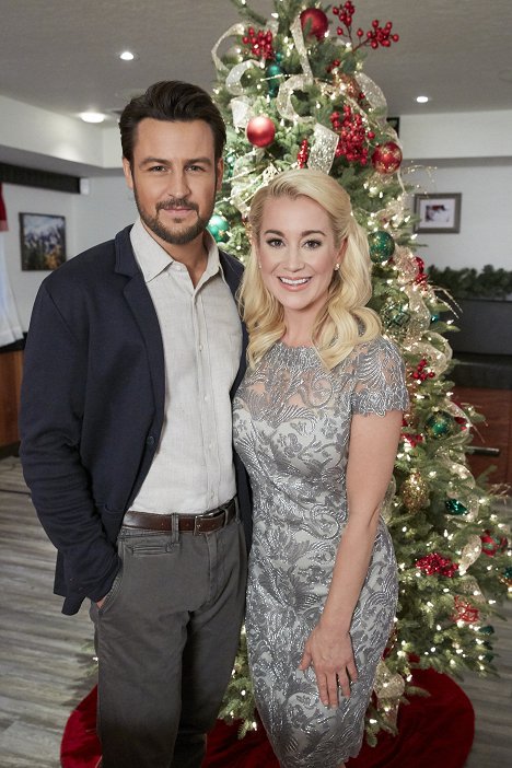 Tyler Hynes, Kellie Pickler - The Mistletoe Secret - Promokuvat