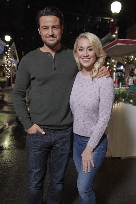 Tyler Hynes, Kellie Pickler - The Mistletoe Secret - Promo