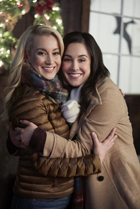 Kellie Pickler, Kazumi Evans - The Mistletoe Secret - Promokuvat