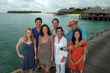 Anna Hausburg, Francis Fulton-Smith, Angela Roy, Helmut Zierl, Susanne Uhlen, Christian Kohlund, Sylta Fee Wegmann - Das Traumhotel - Malediven - Tournage