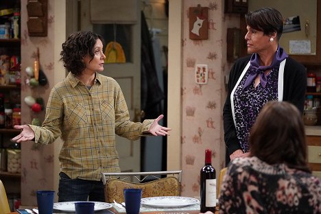 Sara Gilbert, Alexandra Billings - The Conners - Friends in High Places and Horse Surgery - Filmfotók